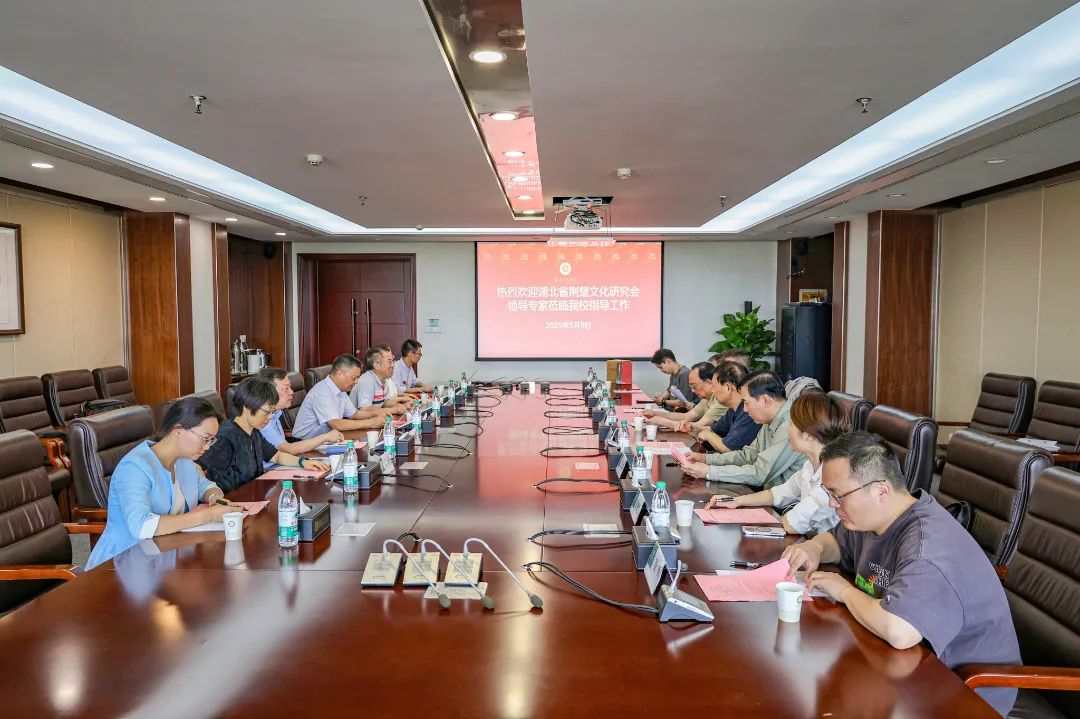 图为座谈会现场  摄影：张咏和.jpg